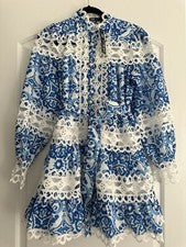 Vestido estampado griego azul