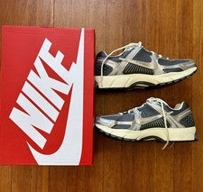 💯 NUEVO Zoom Vomero 5 Gris Hierro Cromo Talla 11 Hombre’s Cromo Gris IM3486 001