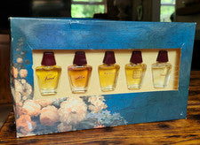 Raro Set de Regalo de Perfume Miniatura Botas Vintage INCLUYE CAMPOS DE VAINILLA COTY YARDLEY