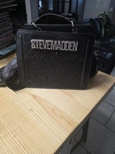 Cartera para mujer Steve Madden con correa para el hombro de cuero negro nueva