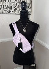 Nuevo con etiquetas Adidas Must Have II Cintura Bandolera Riñonera Logo Trifolio Hielo Lavanda