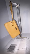Muñequera Coach para mujer de cuero granulado con doble bolsillo 6,5" x 4" certificado de autenticidad