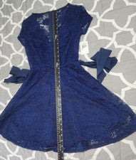 Nuevo con etiquetas Vestido para mujer talla 3/4 B. Darlin encaje azul marino mangas cortas. Forrado, corpiño de encaje