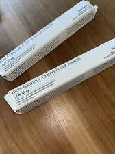 Juego de 2 lápices y gel gris ceniza Rare Beauty de Selena Gomez Brow Harmony