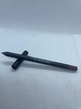 LÁPIZ DE OJOS LOVE +CRAFT + LÍNEA DE GEL DE BELLEZA•0,043 OZ. (SUELO)