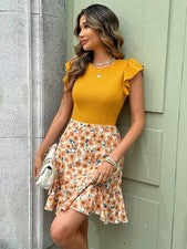 "Mini vestido de mujer Classi con cuello redondo y mangas revoloteantes, estampado floral"