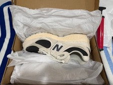 New Balance 2002R (Talla 11.5 Hombre) Piedra Árida/Café Negro (COLOR RARO)!!!