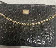 Bolso de hombro para mujer Calvin Klein negro con logotipo con cadena, herrajes dorados, en relieve