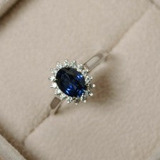 Anillo de compromiso con halo de oro blanco de 14 quilates de zafiro azul...