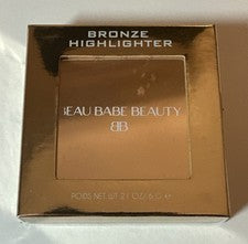 Iluminador de bronce Beau Babe Beauty • 0,21 oz • Libre de crueldad • Caja sellada