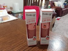 LOTE/2 The Creme Shop Luscious Lip Oil PEACH ZAPATERO .12 OZ/3.4 g NUEVO EN CAJA ENVÍO GRATUITO