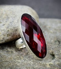 Hermoso anillo de joyería de plata de ley 925 hecho a mano con piedras preciosas de granate rojo facetado