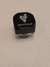 Párpados Younique PIGMENTO MATE color es HERMOSO, el tamaño es de 0,03 oz