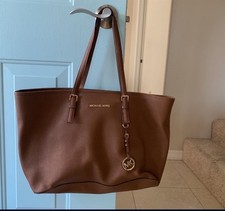 Cartera para mujer Michael Kors Jet Set marrón