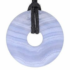Blauer Chalcedon Donut 30 mm Anhänger mit Baumwollband | Edelsteinschmuck