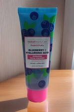 Limpiador facial hidratante. Cuidado de belleza global de arándano + ácido hialurónico