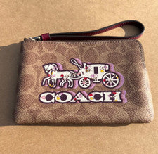Muñequera Coach CX589 Esquina Cremallera Firma Lona Caballo y Carruaje Estampado $88 Bronceado