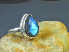 Anillo vintage hecho a mano de pera de plata esterlina 925 labradorita natura...