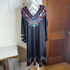Nuevo con etiquetas Vestido Negro Exclusivo para Mujer Hombros Fríos Diseño Floral/Geométrico XXL