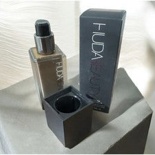 Base líquida mate luminosa Huda Beauty Fauxfilter chocolate trufa 540G