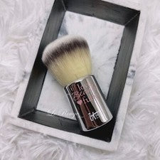 IT COSMETICS Ulta Love Beauty Completamente Esencial Kabuki Cepillo en Polvo Cepillo #207