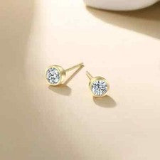 Aretes redondos solitario de circonitas de oro amarillo de 18 quilates sobre plata