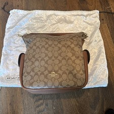 Bolso de hombro Coach Signature Pennie C1523 caqui secoya