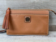 Bandolera Dooney & Bourke Grano Guijarro Gingy en Marrón Bolso Cinturón Pequeño