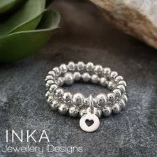 Juego de 2 anillos elásticos apilables de plata de ley 925 con dije de corazón INKA