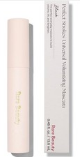 Máscara de pestañas voluminizadora universal Rare Beauty Perfect Strokes 13,5 ml tamaño completo negra
