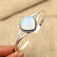 Brazalete ajustable de plata de ley 925 hecho a mano con piedras preciosas de ópalo lechoso