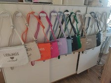 PAOLO BAGS hermoso bolso clutch persona favorita 26x3x20 cm NUEVO