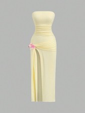 Elegante maxivestido de mujer con escote de tirantes y abertura alta