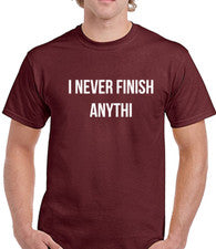 CAMISETA HOMBRE NUNCA TERMINO NADA BROMA DIVERTIDA CITA DISEÑO MODA SARCÁSTICO