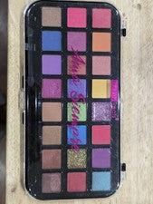 Paleta de sombras de ojos Beauty Treats Ama Siempre - Tonos mate brillantes brillantes
