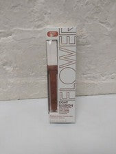 (1) Corrector de cobertura completa Flower Beauty Light Illusion, almendra D3.5