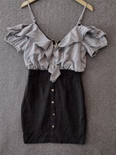 Mini Vestido FASHION NOVA Para Mujer con Volantes Gris/Negro Botón Cremallera Talla M