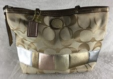 Cartera para mujer Coach A1293-F19200 tono dorado beige multicolor precio de venta sugerido por el fabricante 268 USD