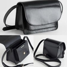& Other Stories Bolso Bandolera Pequeño Estructurado Cuero Negro con Solapa