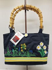 Bolso de mano Bergan Bags para mujer mediano negro floral bordado con asa de bambú