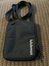 "Bolso Bandolera Lululemon Fácil Acceso Negro 7x5.5"" Ajustable"