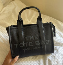 Bolso de Mano Marc Jacobs The Pequeño Negro Cremallera Logo con Correa Desmontable Dorado