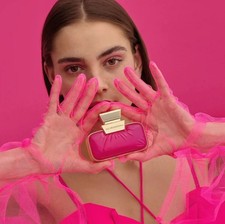 Perfume All or Nothing Amplified Una fragancia floral ambarina poderosamente fem