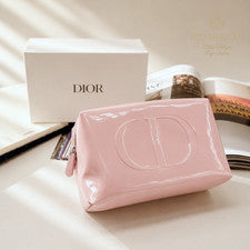 Bolso de Maquillaje Dior Beauty Bebé Rosa Patente CD Monograma GWP Nuevo En Caja 7.5x5x4 pulgadas