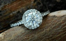 Anillo de compromiso con halo de oro blanco de 14 quilates de diamantes de co...