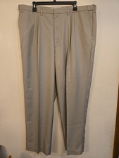 Pantalones delanteros plisados caqui Edwards para hombre 42 x 32 calce relajado resistente a las arrugas