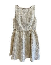 Nuevo con etiquetas Vestido para mujer Xhilaration crema y dorado sin mangas detalle de encaje forrado talla M