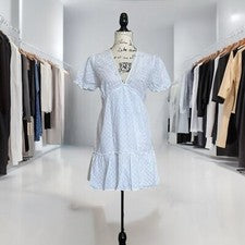 Vestido para mujer ZARA blanco mini bordado perforado cuello en V manga corta talla L