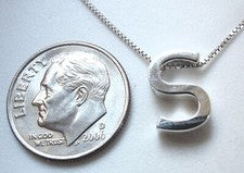 Collar Letra S Plata de Ley 925 Simple y Hermoso Pequeño