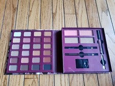 Beautique Regalo de Belleza Paleta Set Sombra de Ojos Rubor Bronceador Cepillo Brillo de Labios